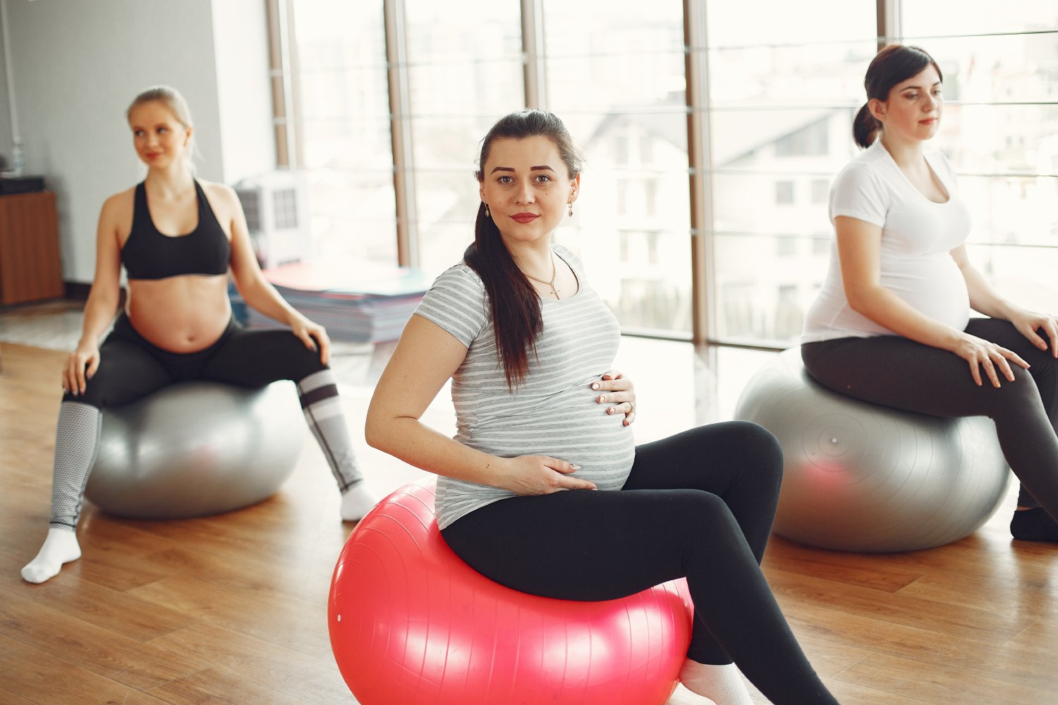 Gebe Pilatesi — Fizyoterapist Eşliğinde